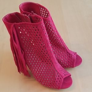 NWOT JustFab Tila bootie